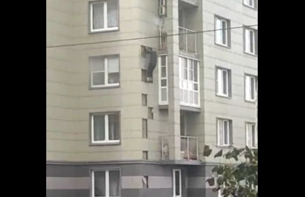 Петербуржец пойдет под суд за то, что забрался по стене дома к своей девушке